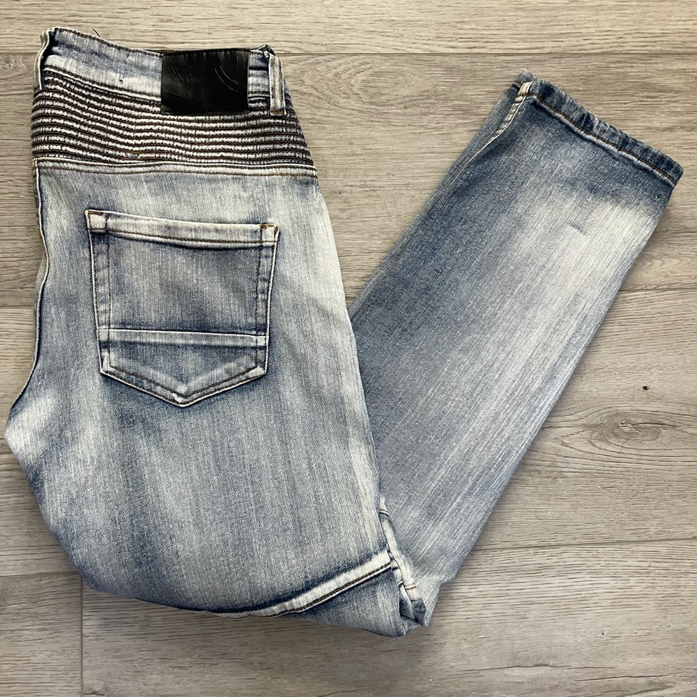 Stylish Light Wash Jeans with Striped Waistband